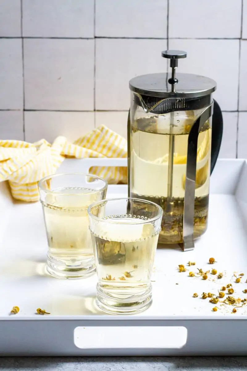 HƯỚNG DẪN PHA CHAMOMILE LAVENDER COLD BREW (TRÀ HOA CÚC LA MÃ VÀ HOA OẢI HƯƠNG Ủ LẠNH)
